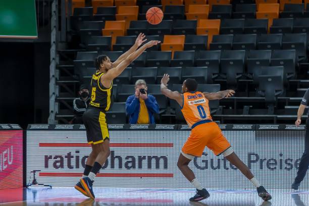 甚至伴有一 甚至伴有一