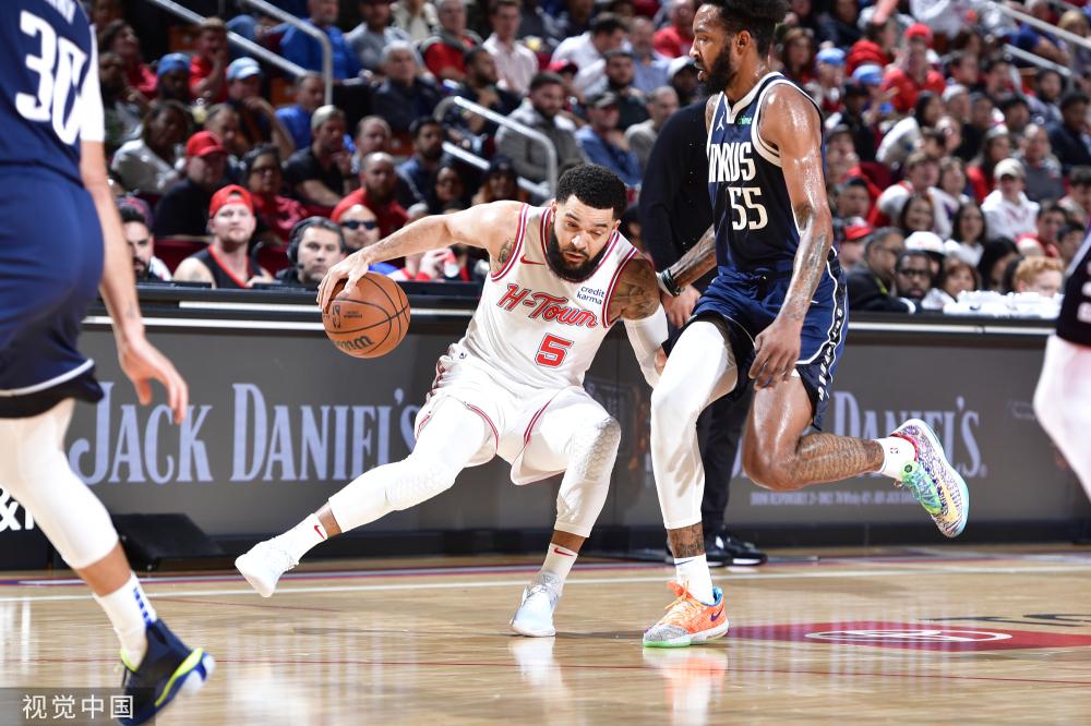 虽然他受到 虽然他受到